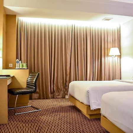 All Sedayu Hotel Kelapa Gading Джакарта Экстерьер фото