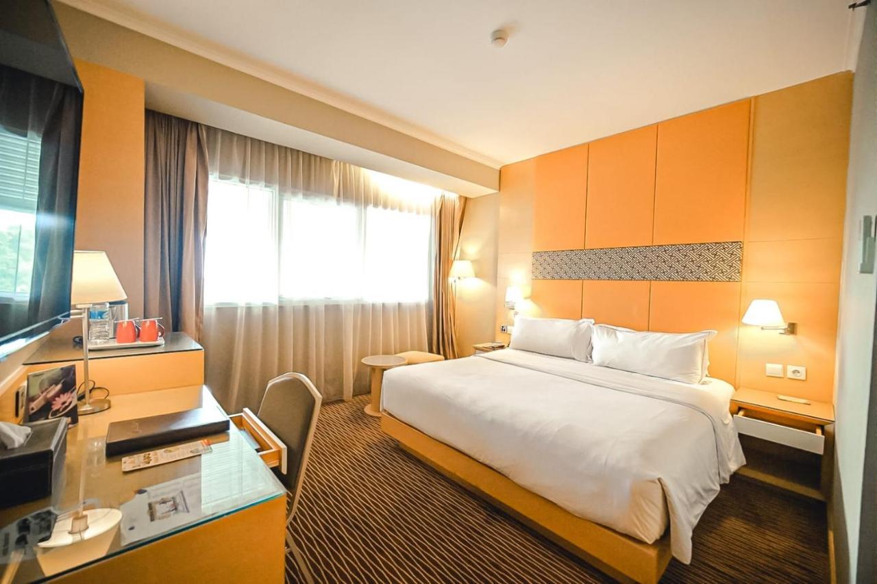 All Sedayu Hotel Kelapa Gading Джакарта Экстерьер фото