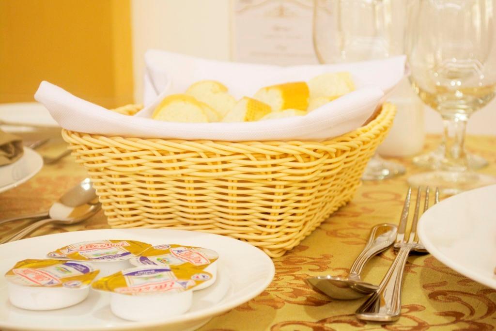 All Sedayu Hotel Kelapa Gading Джакарта Экстерьер фото